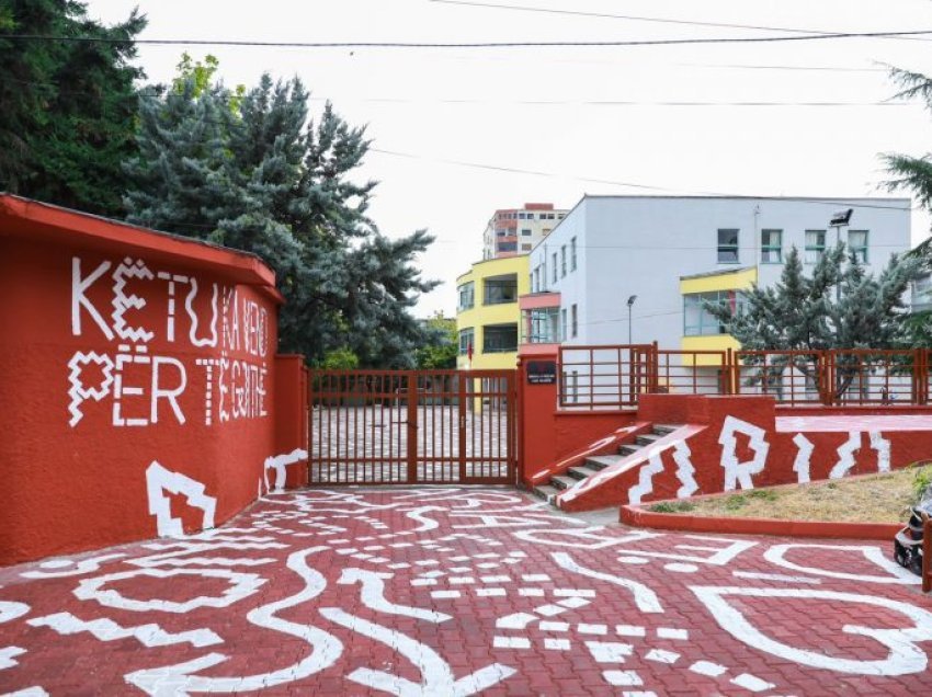 Rehabilitohen hapësirat pranë dy shkollave, Veliaj: Rrugët në shkollat dhe kopshtet e Tiranës më të sigurta për fëmijët