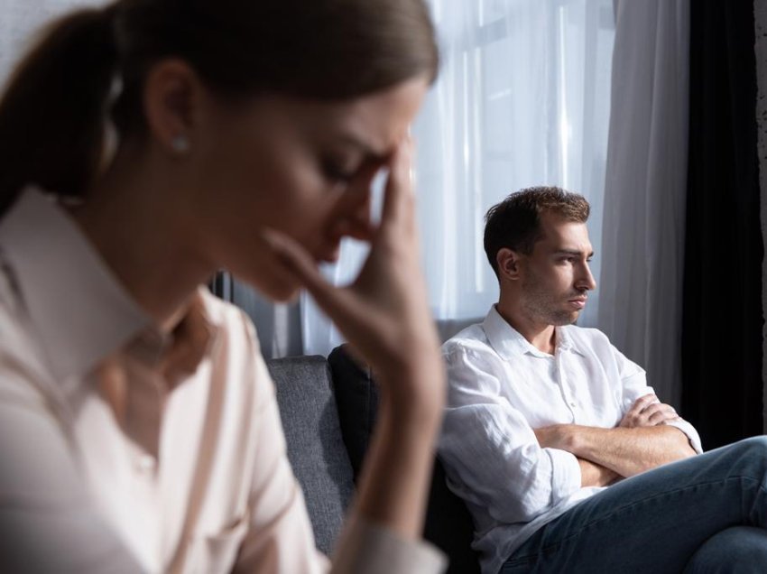 5 arsye pse burrat tradhtarë nuk e lënë gruan e tyre