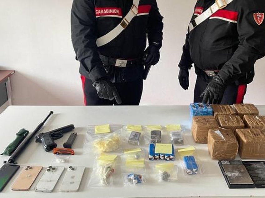 Kokaina e fshehur në oriz/ Tre shqiptarë arrestohen me tetë kg drogë. Policia zbuloi lëndën narkotike pasi…