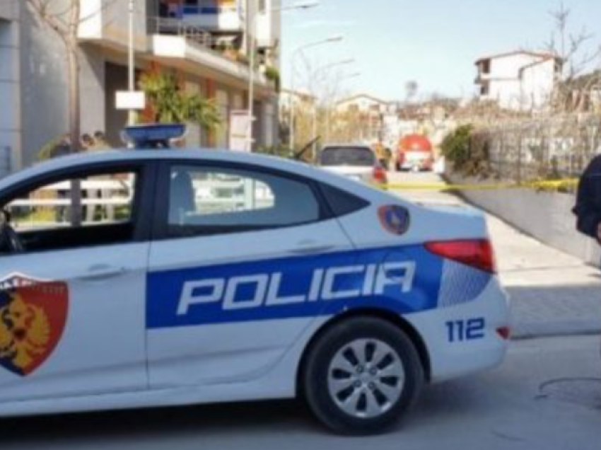 Armëmbajtje pa leje dhe kërcënim me thikë, tre të proceduar në Vlorë