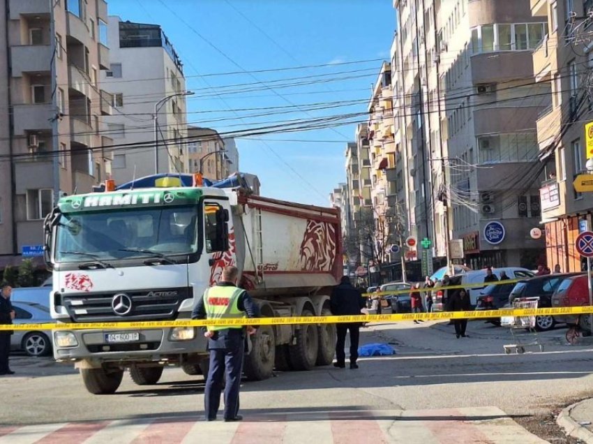 Pamje të rënda: Momenti kur kamioni e shkel për vdekje këmbësoren në Fushë Kosovë