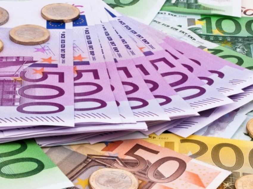 Policia konfiskon mbi 1 mijë e 400 euro false në Fushë Kosovë