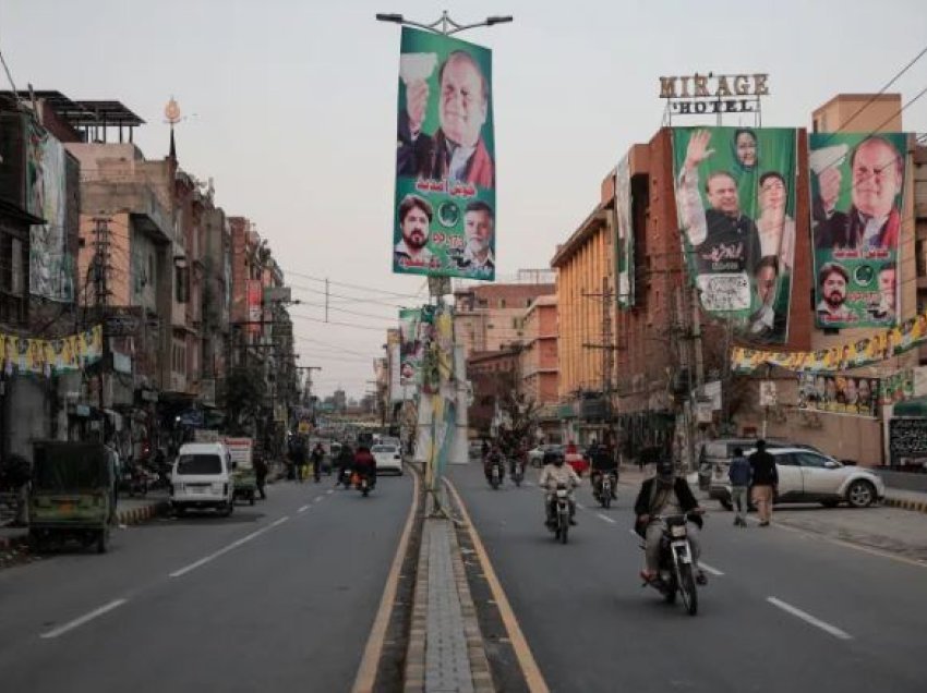 Shpërthim në Pakistan: Të paktën 12 të vdekur jashtë zyrës së kandidatit të pavarur