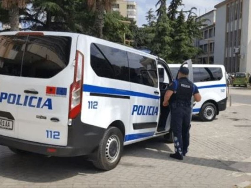 I shpallur në kërkim për prodhim dhe shitje droge, arrestohet një 25-vjeçar në Tiranë
