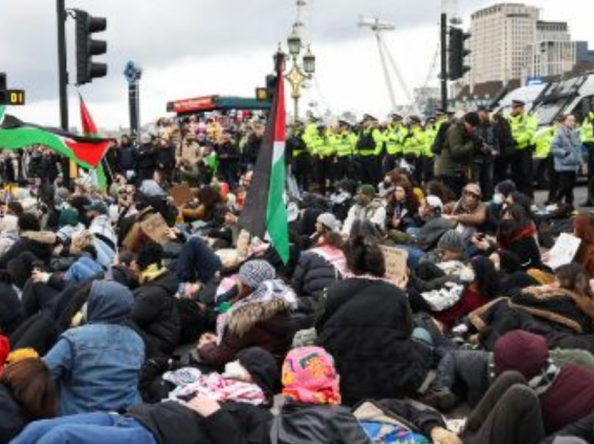 Protesta pro Palestinës, aktivistët bllokojnë urën ikonike të Londrës