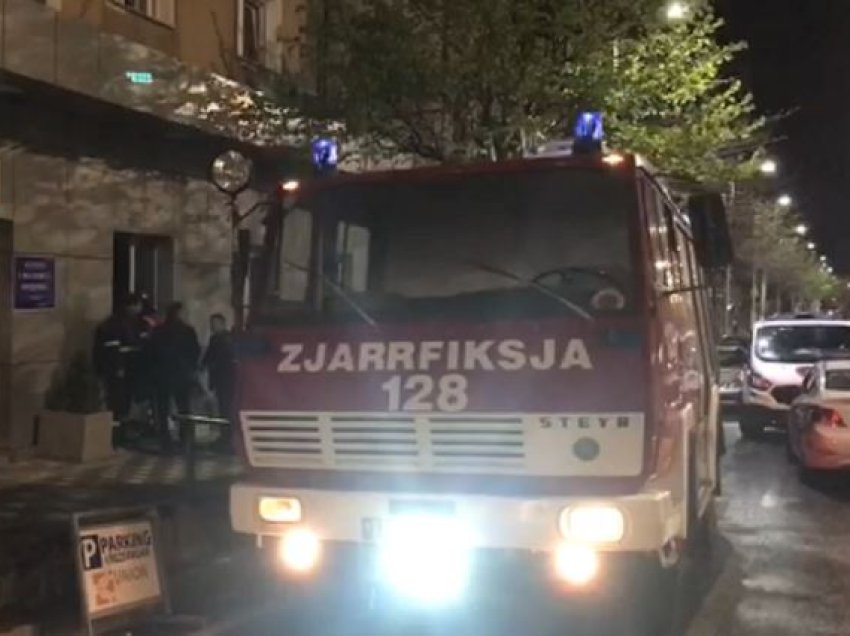 Zjarr në një servis automjetesh në Shkodër! Zjarrfikësit shuajnë flakët, dyshimet e para…