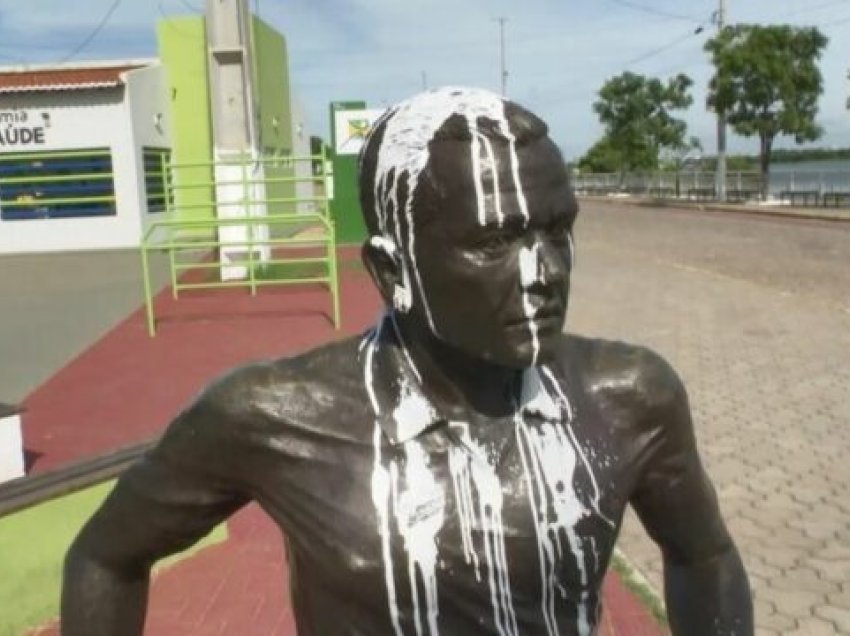 S’ka qetësi për Dani Alvesin, i përlyhet statuja në Brazil