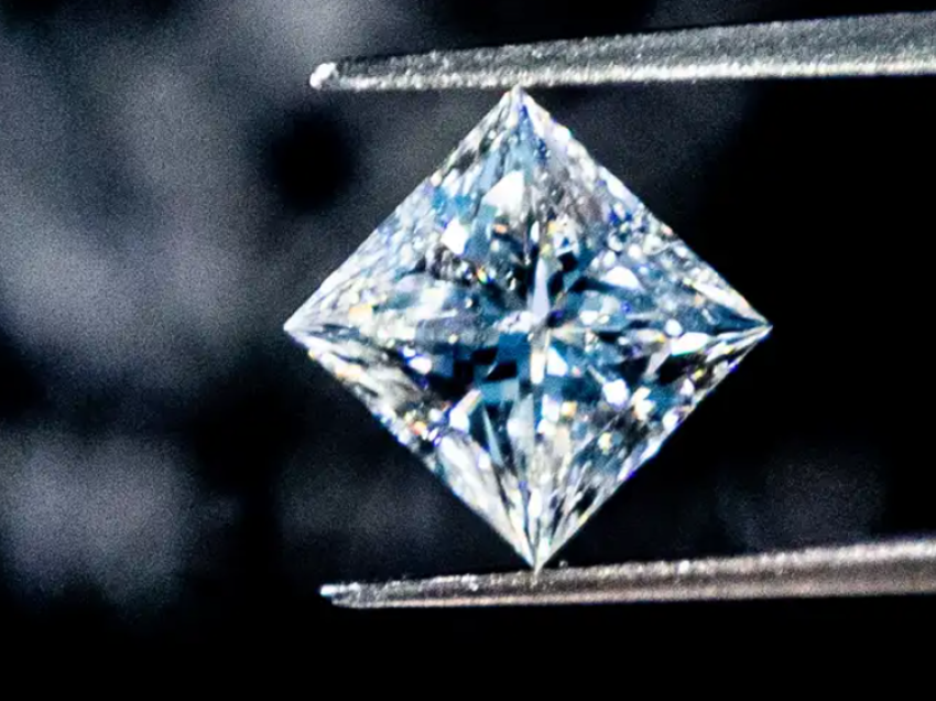 BE: Jo diamanteve nga Rusia