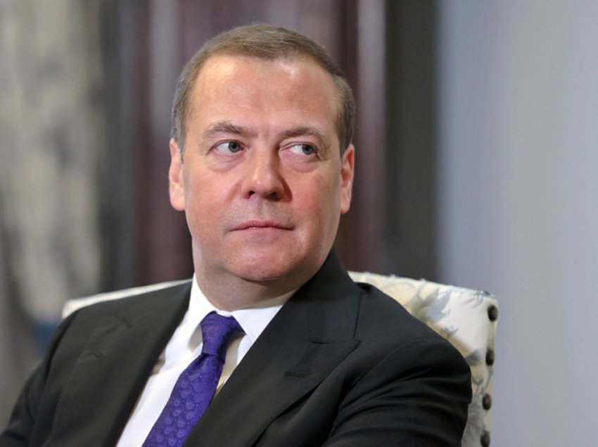 Medvedev paralajmëron: Vendosja e forcës ushtarake britanike në Ukrainë do të nënkuptonte luftë ndaj Rusisë