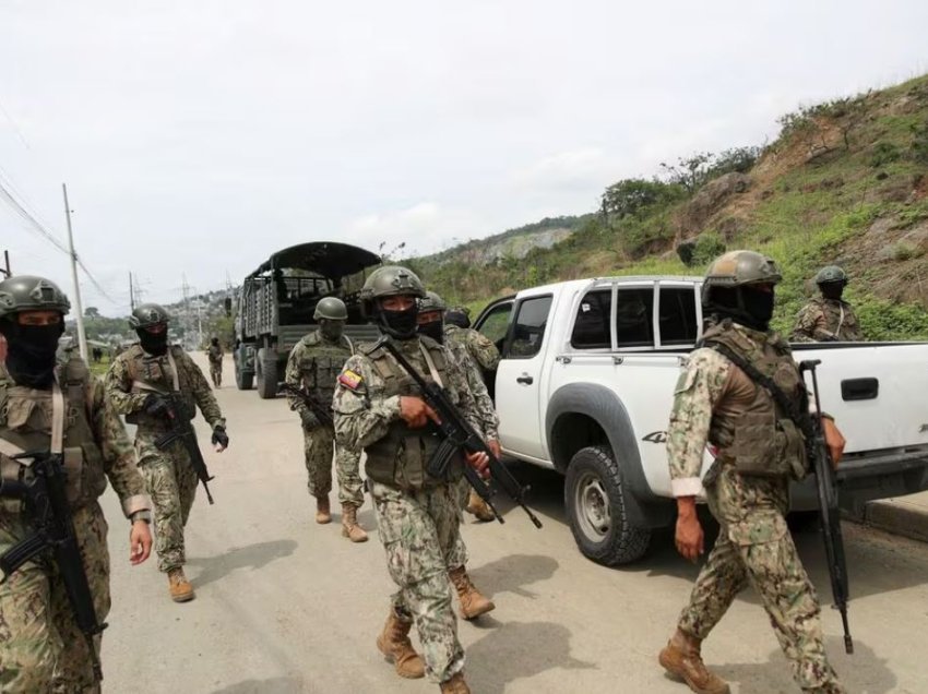 Dhjetra të burgosur ikin nga burgu i Ekuadorit mes operacioneve të vazhdueshme ushtarake
