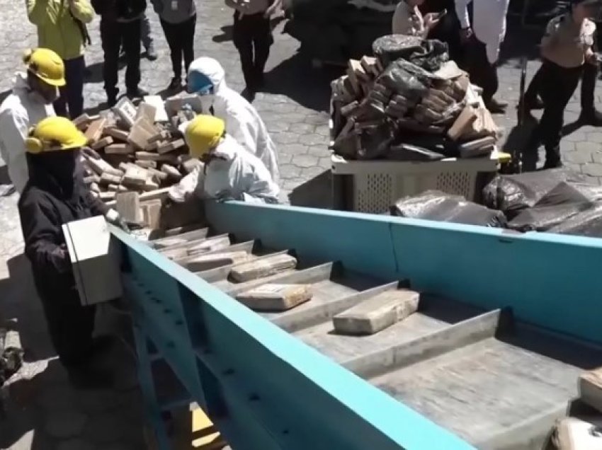 Qeveria ekuadoriane sekuestron mbi 20 ton kokainë
