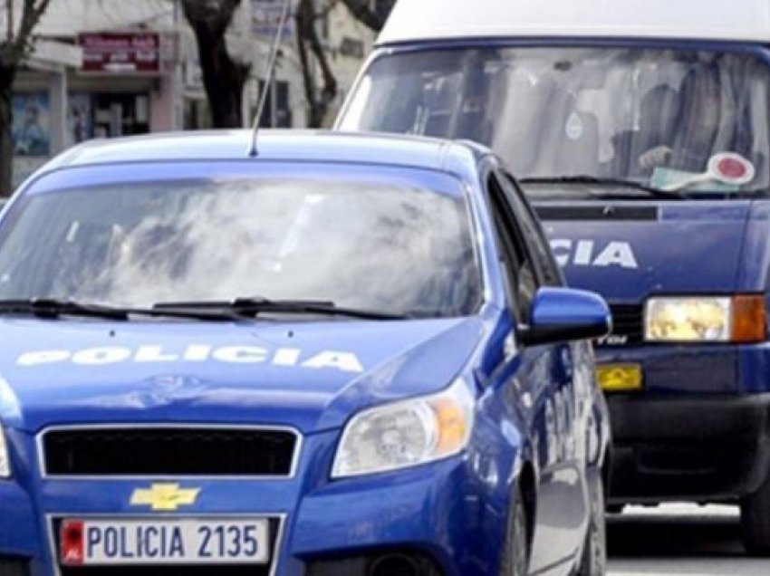 Goditi një punonjës policie dhe e kërcënoi me thikë, arrestohet një 27-vjeçar në Tiranë