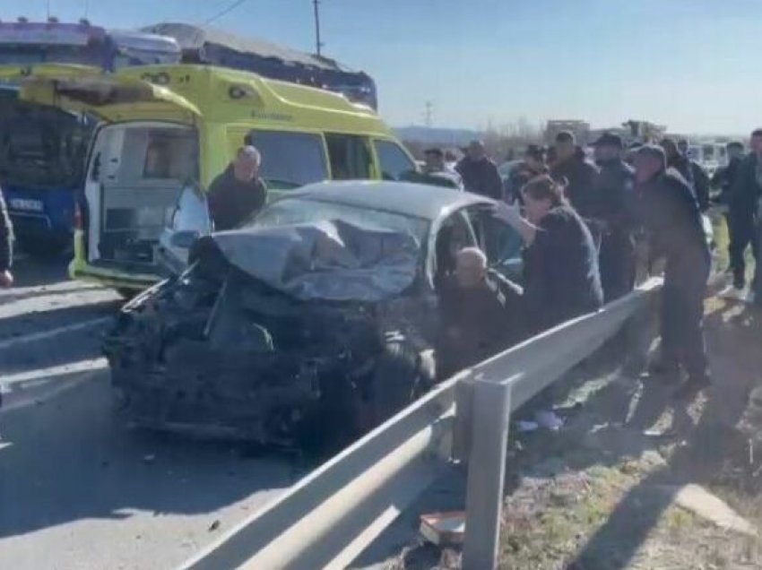 Aksident i rëndë në aksin Lezhë-Laç, një person mbetet i bllokuar në makinë