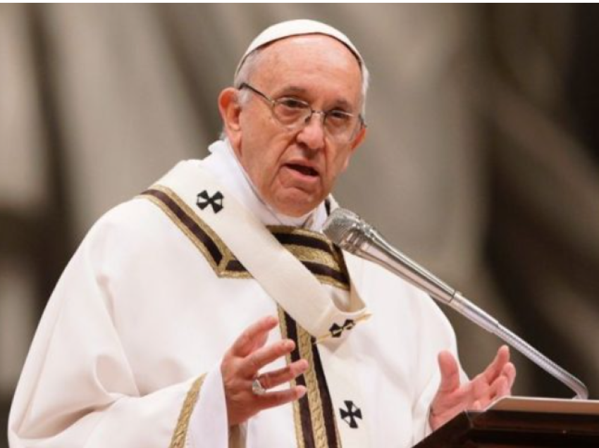 Papa Françesku përshkruan momentin kur ra në dashuri: E kisha të vështirë të falesha, nuk më hiqej nga mendja