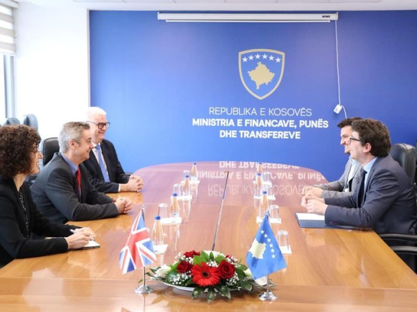 Ministri Murati priti në takim Ambasadorin e Ri të Mbretërisë së Bashkuar në Kosovë, Z. Jonathan Hargreaves