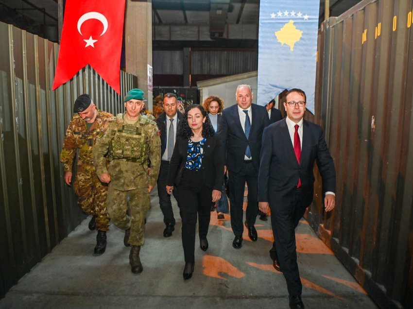 Osmani i falënderon ushtarët turq që shërbejnë në Kosovë