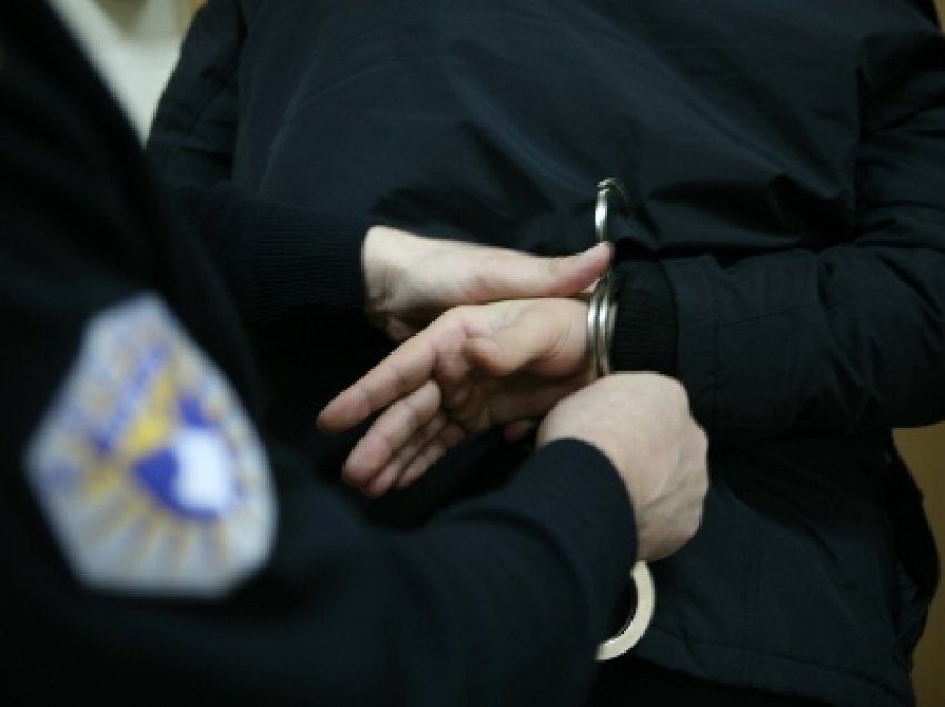 Arrestohen katër persona, dyshohen se janë përfshirë në disa vjedhje të rënda në Skenderaj