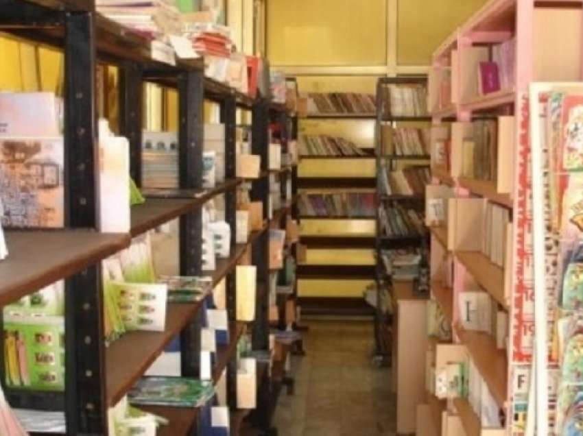 Hapet biblioteka me 10 mijë e libra e rreth tre mijë tituj në Vushtrri