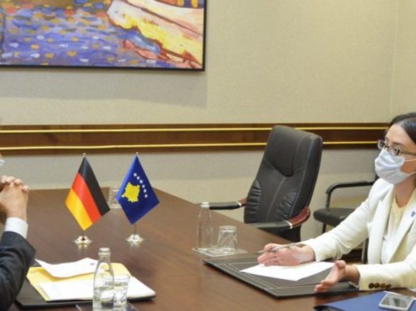 Haradinaj-Stublla takon ambasadorin gjerman në Kosovë, kërkon përshpejtimin e njohjes së patent-shoferëve