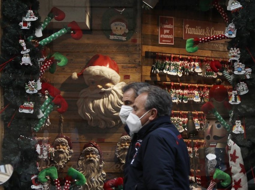 Italianët do të festojnë Krishtlindjet në shtëpi për të luftuar virusin