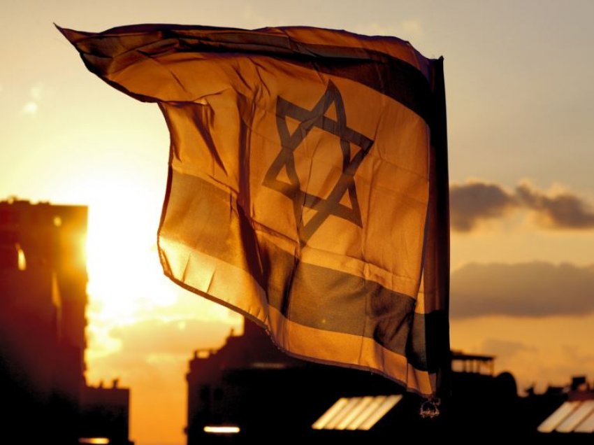 Izraeli paralajmëron për kërcënim ndaj qytetarëve jashtë vendit pasi Irani zotohet për “hakmarrje”