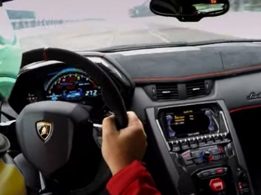 Ndizni altoparlantët – ky është tingulli i mrekullueshëm i Lamborghini V12