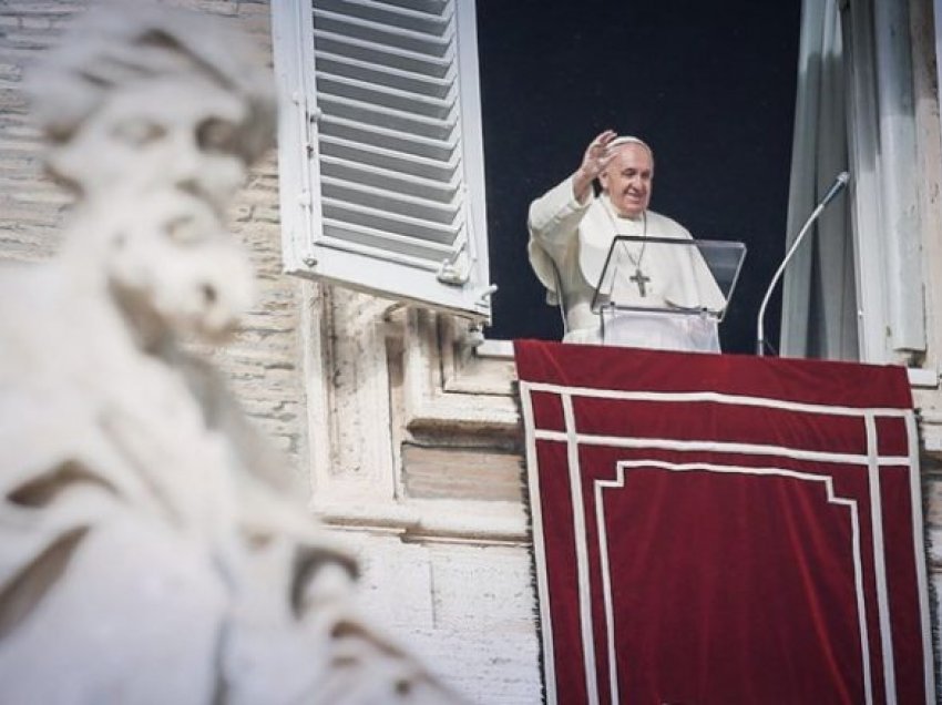 Papa Françesku: Asnjë pandemi ose krizë nuk mund të shuajë dritën e Krishtlindjes