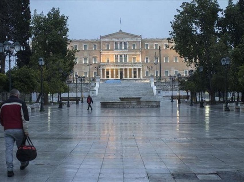 Greqia vijon mbylljen, deri në 7 janar shkollat e restorantet