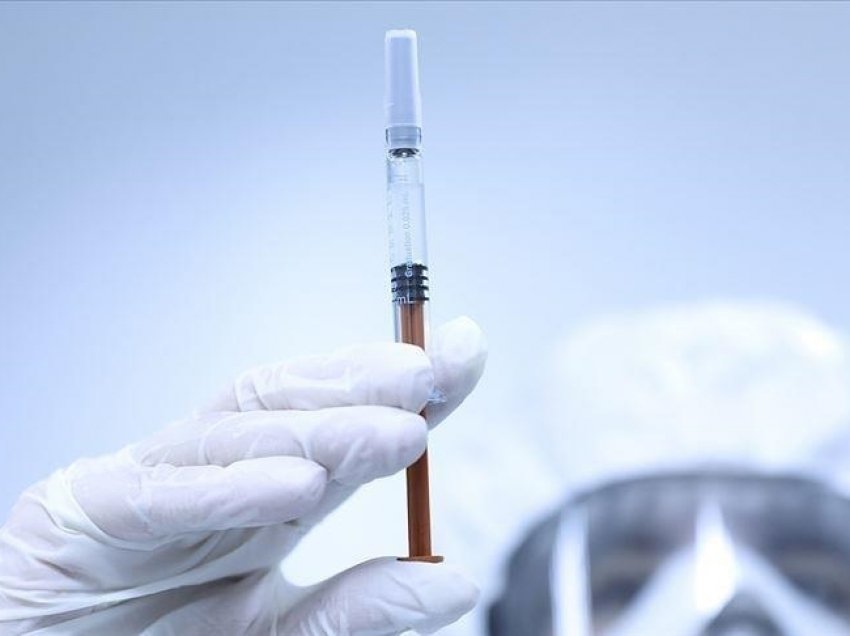 Rusia fillon vaksinimin masiv kundër COVID-19