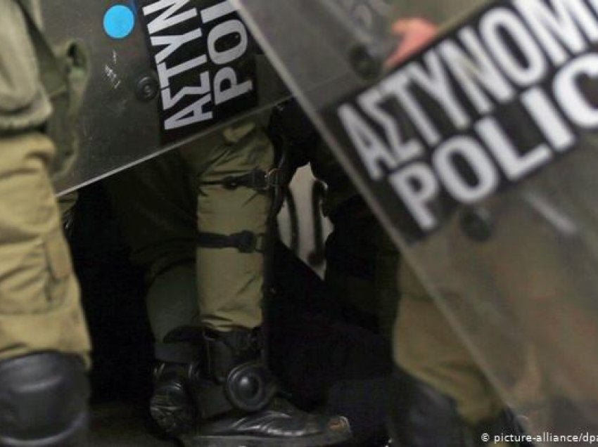 Greqi: Policia nuk i do lulet