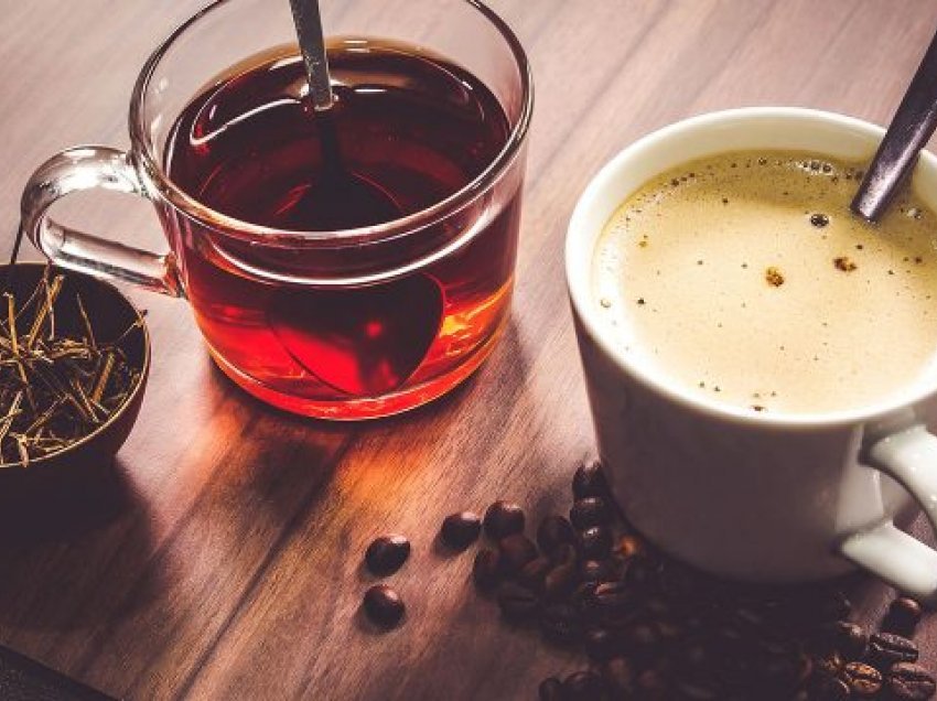 3 Aryset pse duhet ta zëvendësoni kafenë e mëngjesit me çaj
