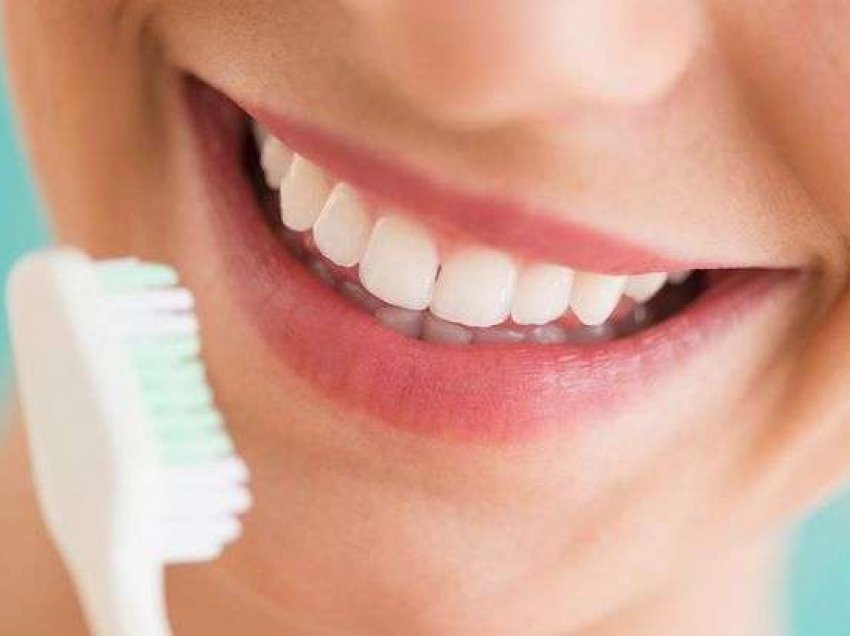 Sa shpesh duhet ta ndërroni brushën e dhëmbëve?