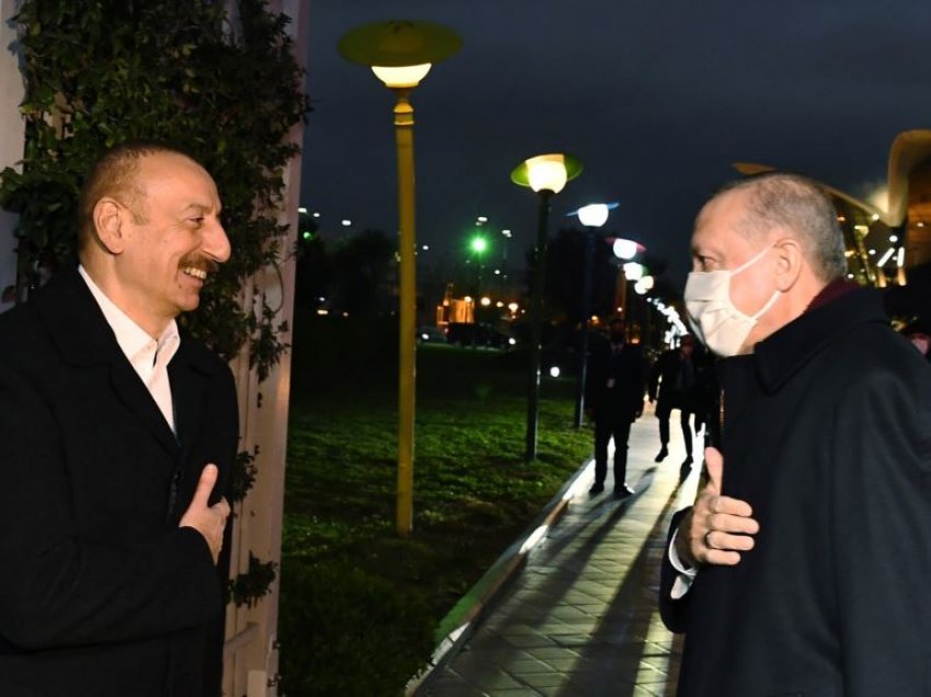 Vëzhguesit: Vizita e Erdoganit në Azerbajxhan mund të nxisë rivalitetin rus