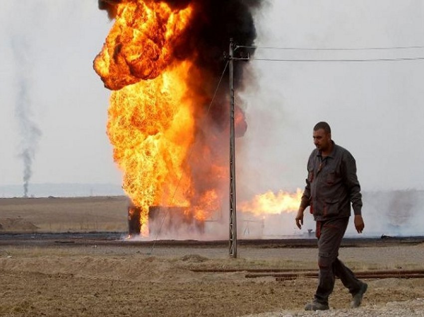 Bombardohen dy pusa nafte në Irak