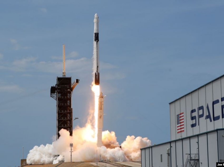 Raketa e kompanisë SpaceX shpërthen gjatë uljes në Tokë