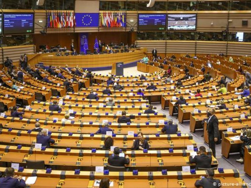 Eurodeputetët vlerësojnë Shqipërinë, të pa kompromis për kushtet