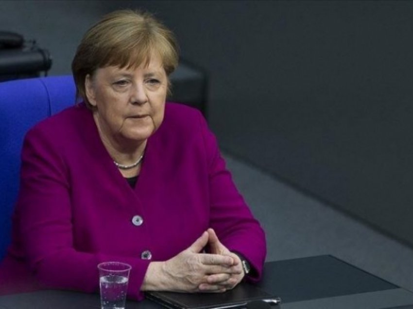 Merkel refuzon kërkesën e Greqisë për embargo armësh ndaj Turqisë