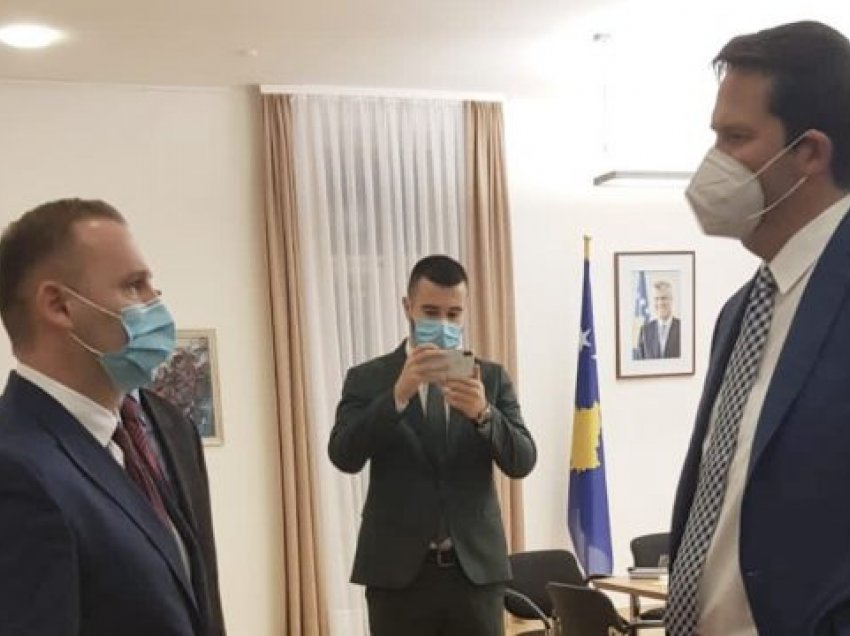 Eurodeputeti austriak publikon foto nga takimi me Zemajn, shkruan dhe një fjalë shqip