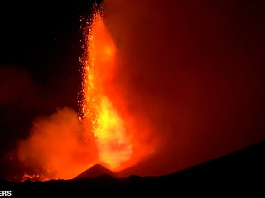 Shpërthen vullkani më i madh dhe aktiv në Evropë – llava shpërtheu në lartësi prej 100 metra