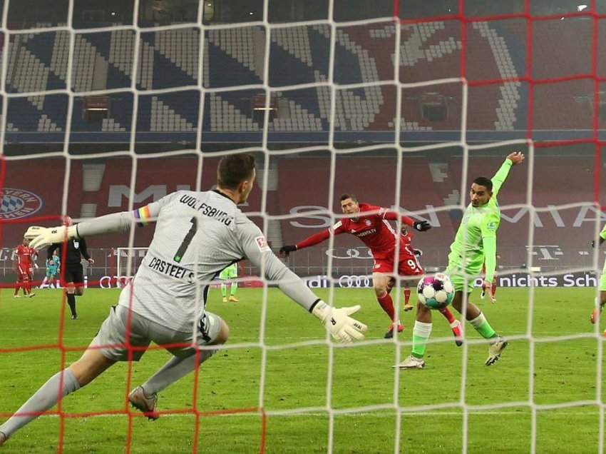 Lewandowski shënues i dyfishtë, Bayerni fiton ndaj Wolfsburgut 