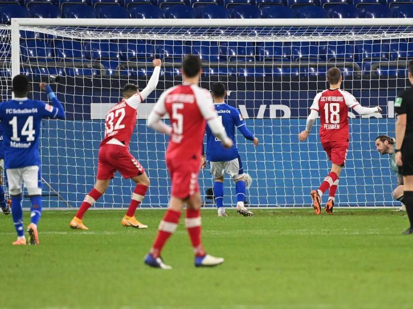 Ditë të vështira për Schalken, Freiburg me pikë të plota