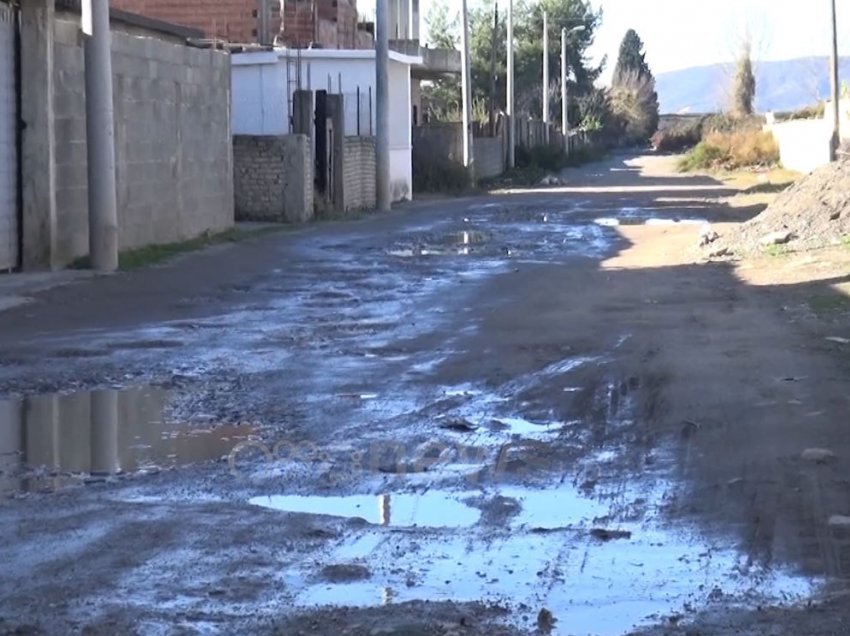 Aksi që lidh lagjen “Skënderbej” me “Banesat” në Elbasan, i degraduar