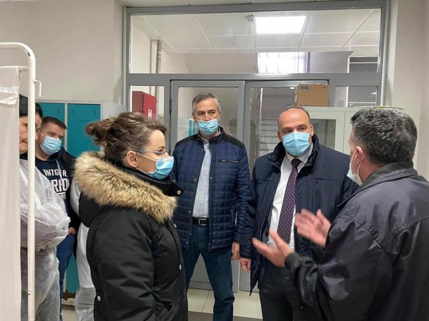 Bulliqi mban premtimet: Shtohen edhe shtatë shtretër për pacientët me COVID në Podujevë