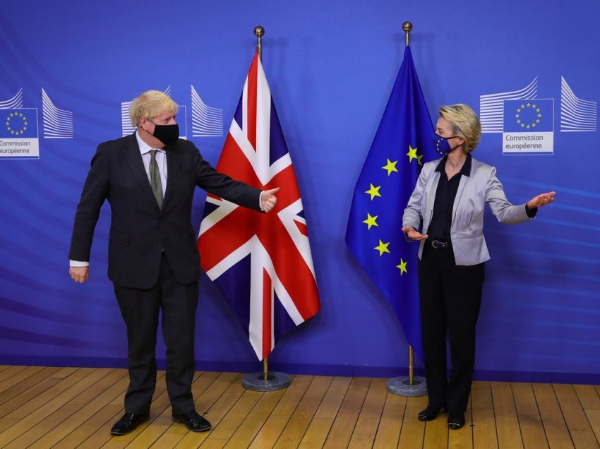 Orë kritike për paktin “Brexit”, Johnson: Dera jonë e hapur, miqtë tanë në BE të bëjnë të tyren