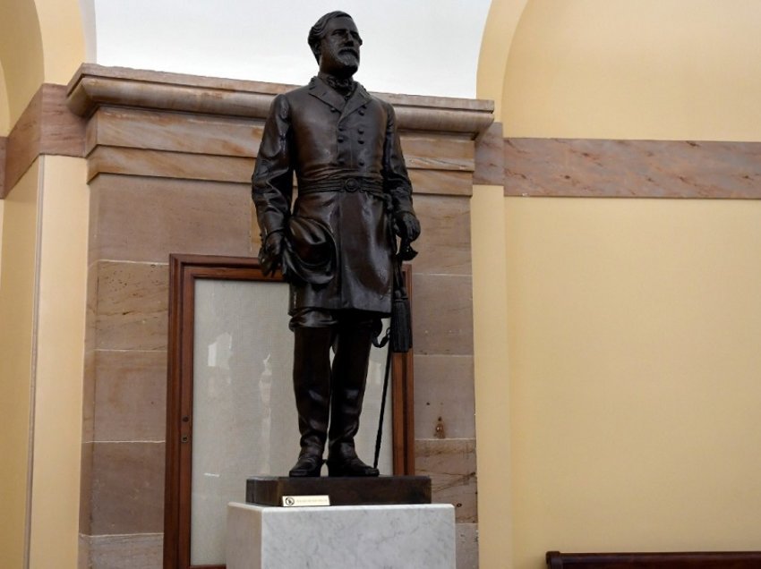 ​Pas 111 vjetësh hiqet statuja e gjeneral Lee nga Capitol Hill
