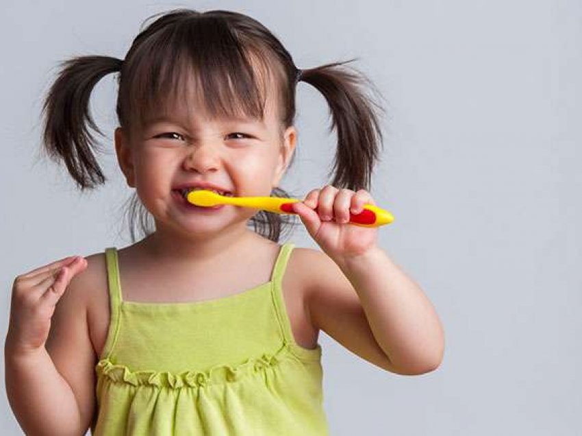 Këshillat për të mbajtur dhëmbë të shëndetshëm të fëmijës