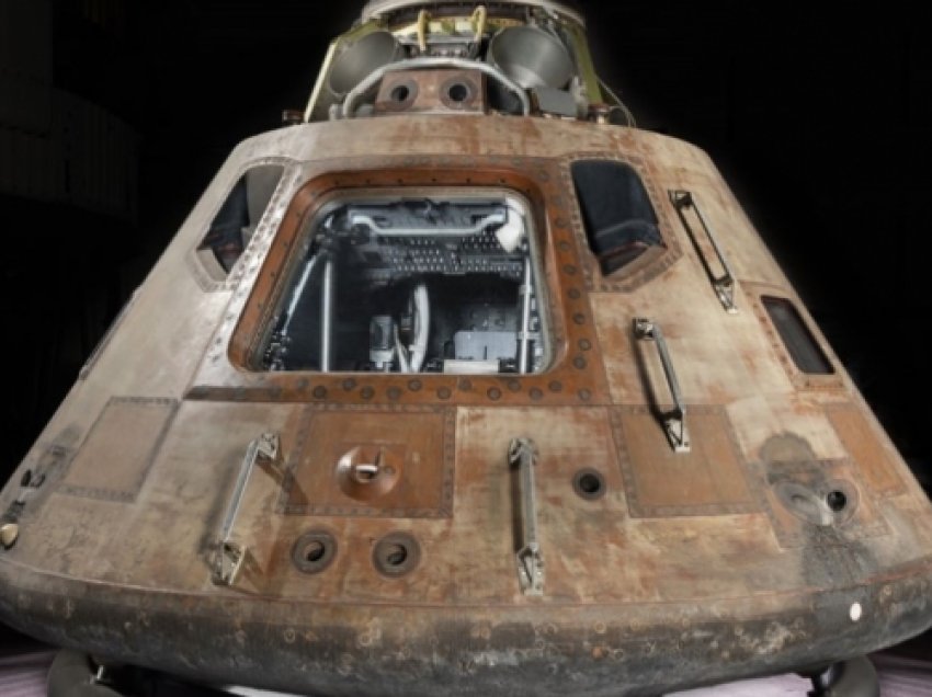 ​Anija e parë me astronautë që doli nga orbita e Tokës