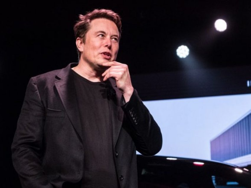 Elon Musk thotë se Apple refuzoi për të blerë Tesla-n, madje nuk pranuan as takim