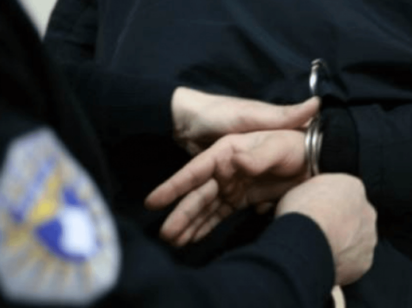 Policia e Kosovës shumë e shpejtë, arreston tre shtetasit e huaj që vodhën një market