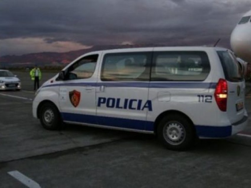 Të kërkuar për trafik droge, ekstradohen 2 shqiptarë në Itali/ Njëri ishte menaxheri i…
